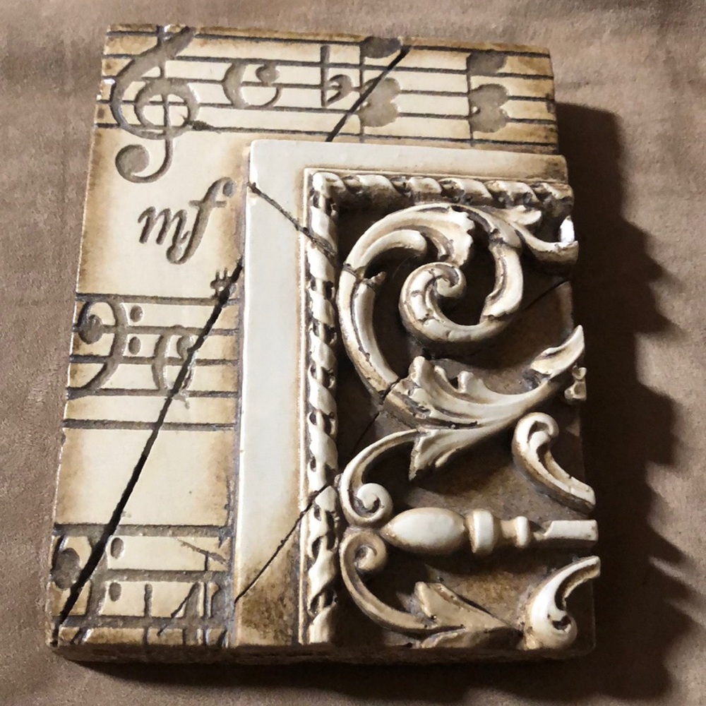 Sid Dickens T-04 Music with Moulding